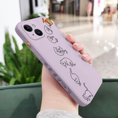 猫イラストのiphoneケースのライトパープルを手に持つ