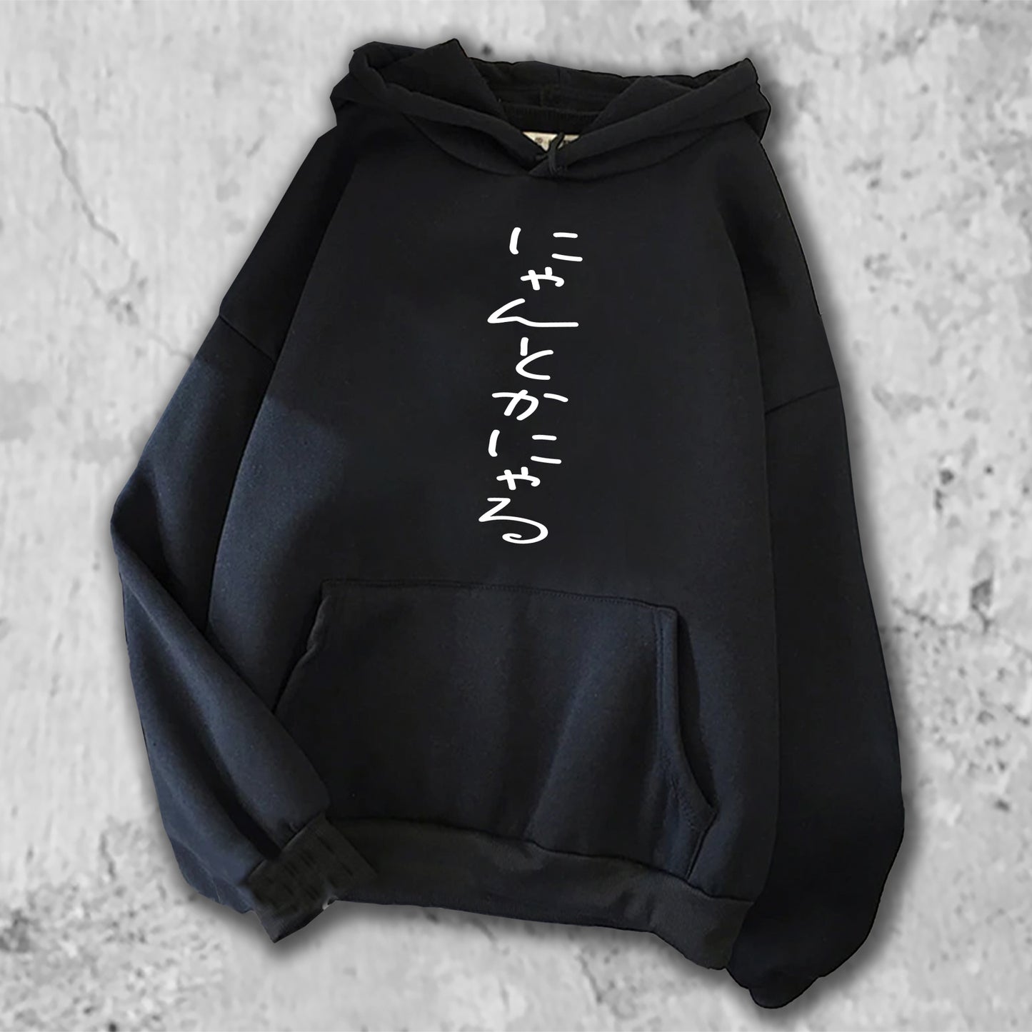 にゃんとかにゃる、とプリントされたＴシャツの黒