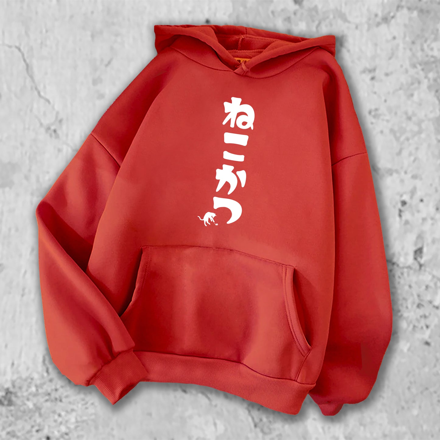 ねこかつとプリントされたＴシャツの赤