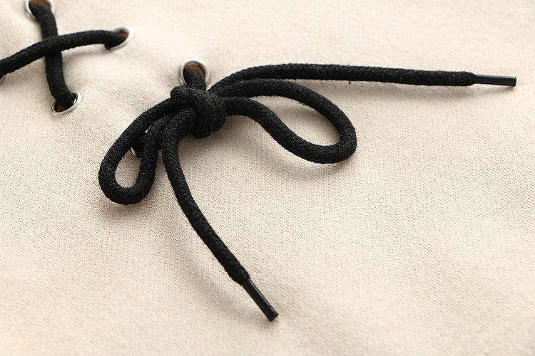 猫の刺繍が入ったトップスのデザインのアップ４