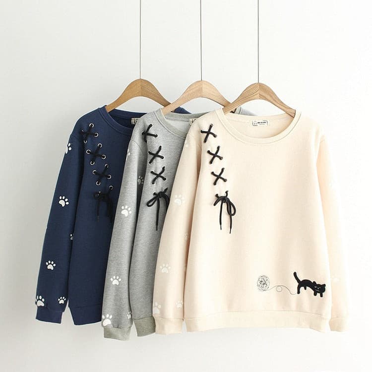 猫の刺繍が入ったトップス３色